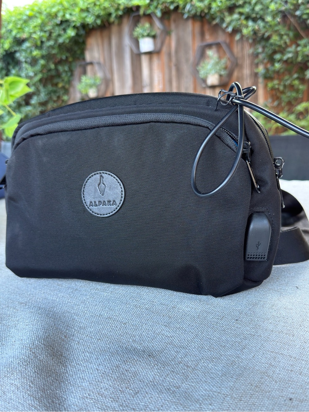 SLING BAG - ALPAKA GEAR (no tags)